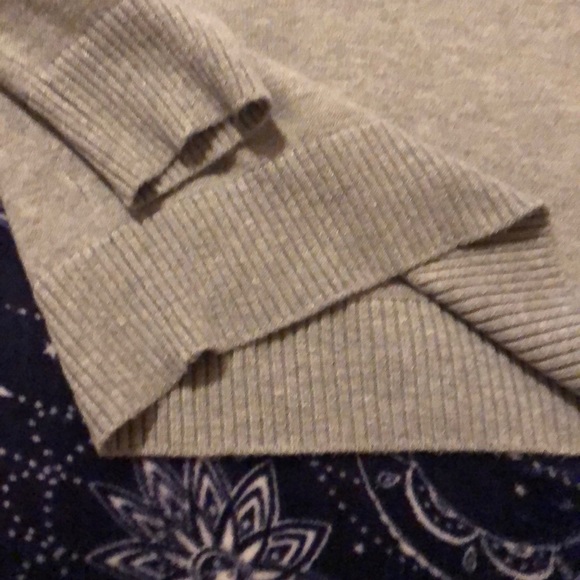 🖤NWT v neck sweater 🖤 - Picture 3 of 4